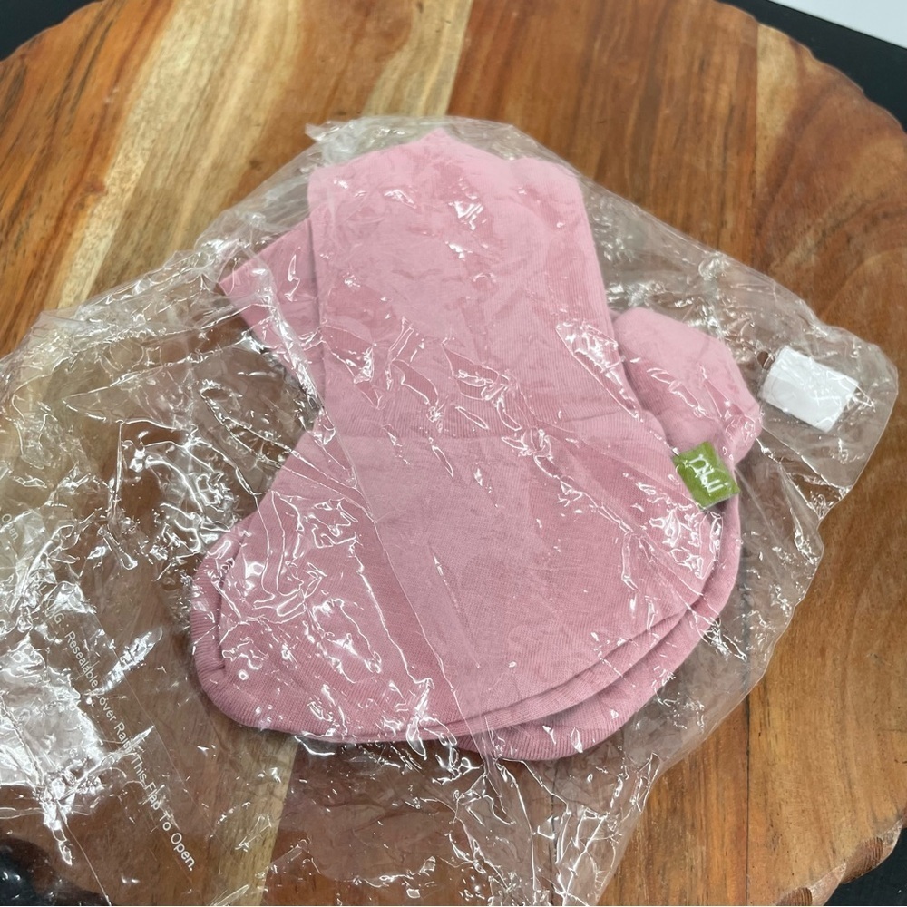 Nui organics pink rose socks Sz 6-12 months